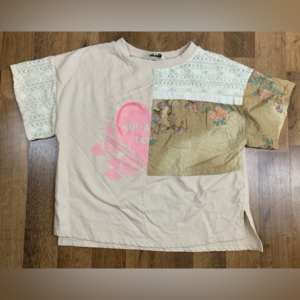Davi & Dani Women’s Small Shirt Beige cream Patchwork heart design
